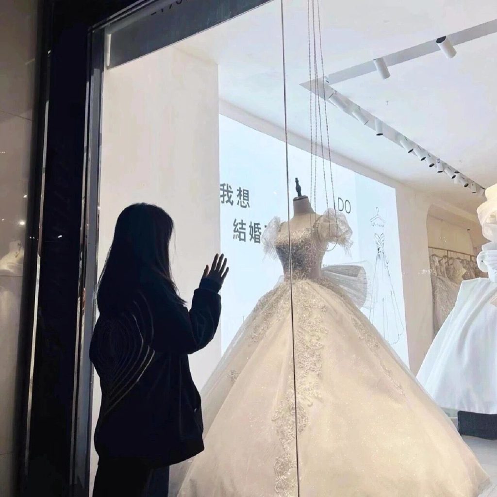 图片[1]-满眼遗憾的女头